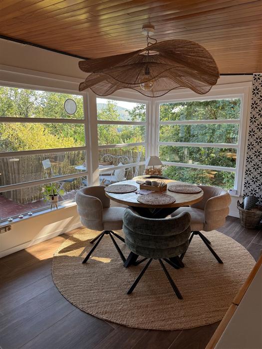 Coin salle à manger, vue à 360 degrés